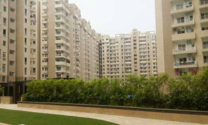Noida: Close call for girl as concrete chunk falls off