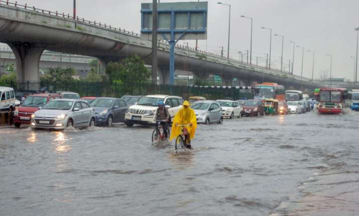 Noida: Vehicles ply at waterlogged Greater Noida Expressway