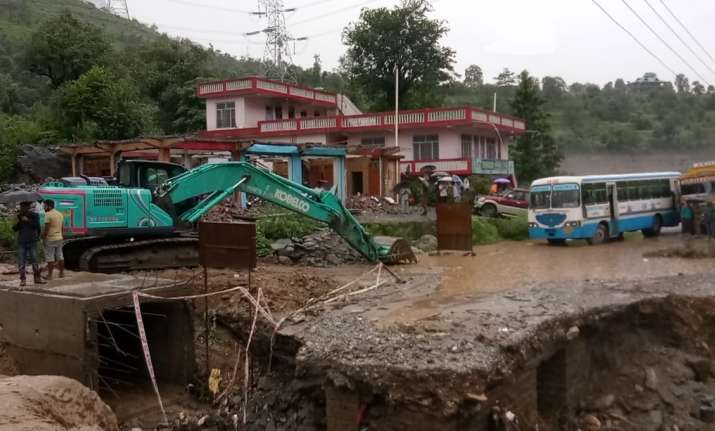 Himachal Pradesh: A landslide has occurred in Banala area