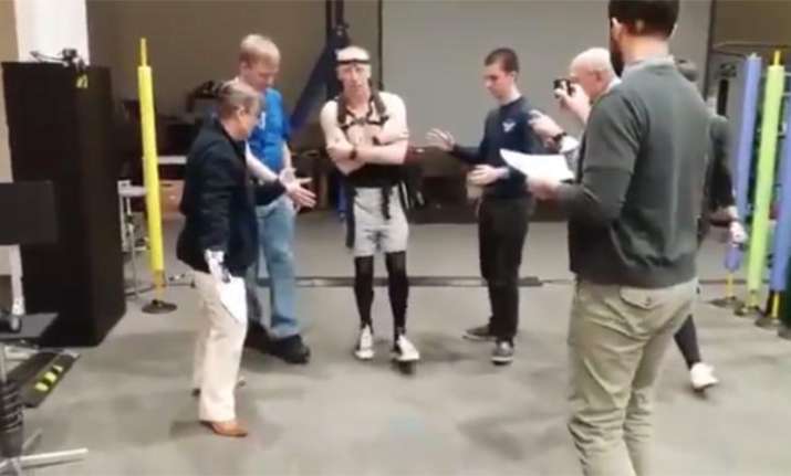 NASA astronaut struggles to walk again on Earth