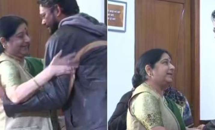 Indian national Hamid Ansari, mother meet EAM Sushma Swaraj