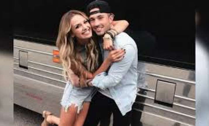 Singers Carly Pearce and Michael Ray get engaged, see ... - 715 x 431 jpeg 37kB