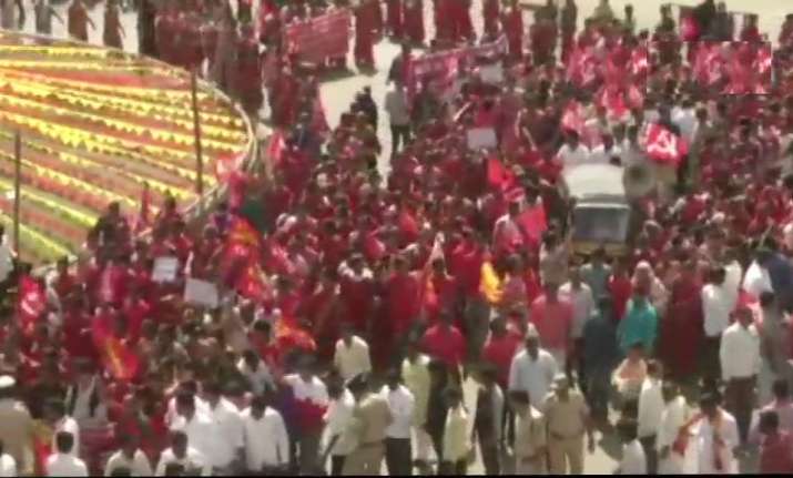 Bharat Bandh LIVE updates: Trade union strike throws life