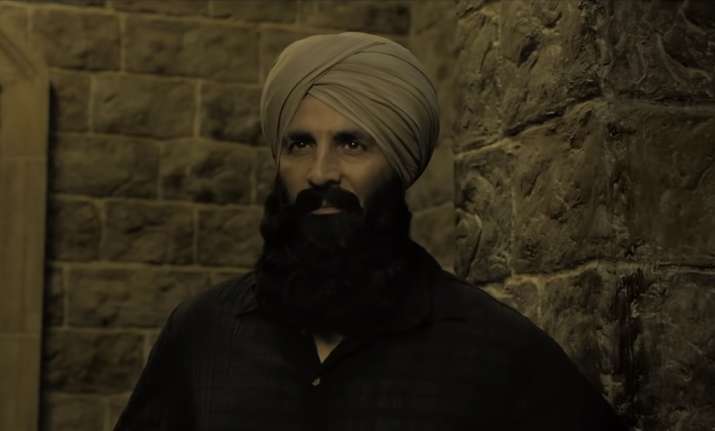 Kesari New Song Sanu Kehndi: Akshay Kumar as Havildar Ishar Singh enjoys Bhangra with his squad