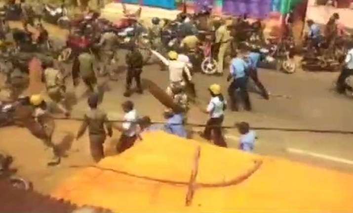 Police lathicharges and detains BJP activists participating