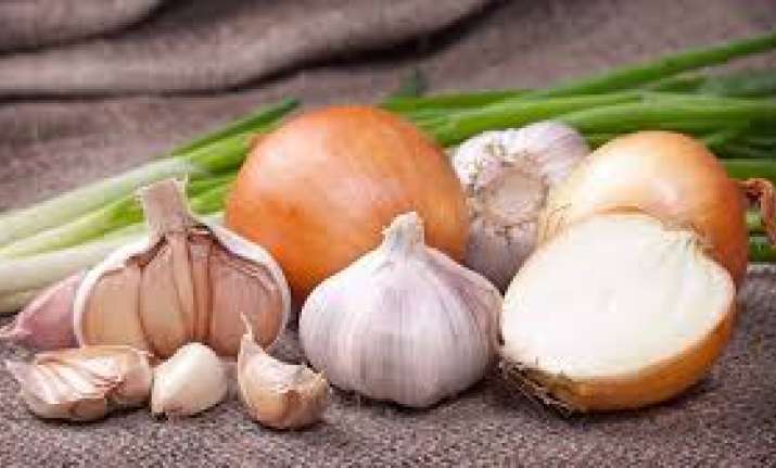 Eating garlic, onions daily may ward off colon cancer risk,