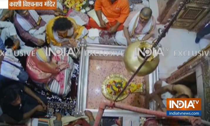 Visuals from inside Kashi Vishwanath temple as Priyanka
