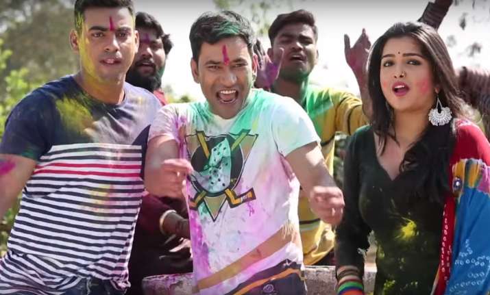 Holi 2019 Bhojpuri Songs: Watch Nirahua and Amrapali Dubey 