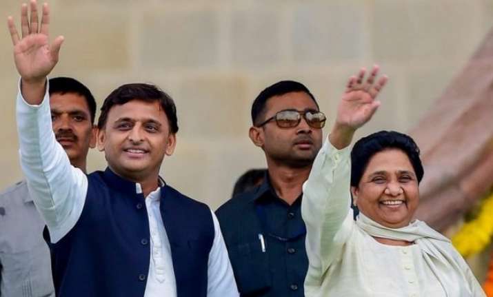 Akhilesh, Mayawati meet, assess post-poll scenario