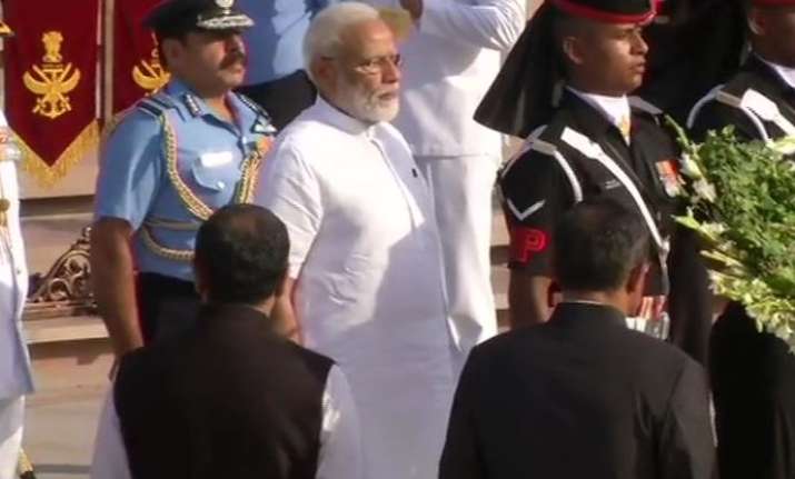 Prime Minister Narendra Modi pays tribute at the National