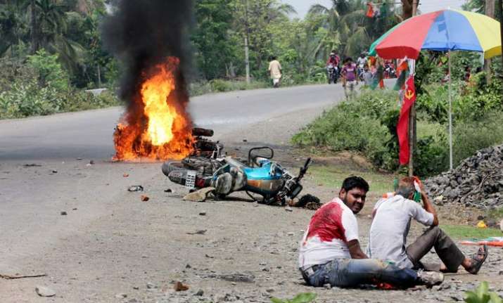 1 killed, BJP candidate heckled as violence mars Bengal