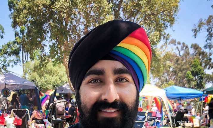 Obama praises Sikh man with rainbow turban