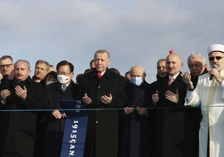 Turkish President Recep Tayyip Erdogan, centre, and South Korean Prime Minister Kim Boo-kyum, left centre, attend the opening ceremony of the 1915 Kanakkale Bridge in Kanakkale - India TV