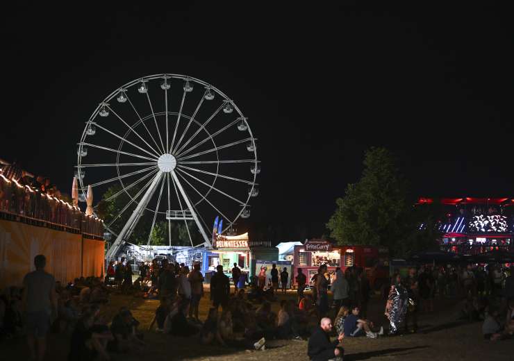 The Ferris wheel after the fire at the Highfield Festival near Leipzig - India Tv