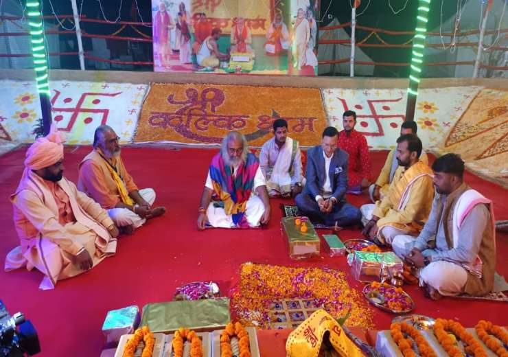 India TV Chairman and Editor-in-Chief Rajat Sharma participates in ritual of 'shiladan' - India Tv