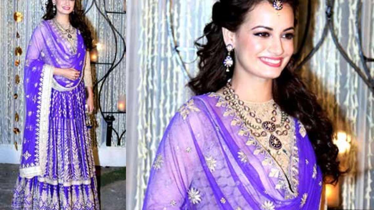Dia Miza Looks Lovely In Anita Dongre Purple Lehenga At Sangeet Ceremony See Pics India Tv
