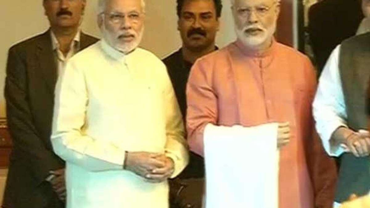 Narendra Modi unveils his wax statue in Mumbai, Rajnath terms him