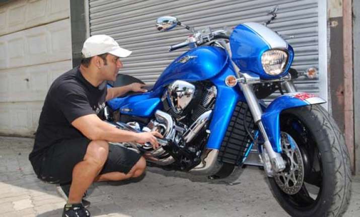 a peek into salman khan s latest bike suzuki intruder