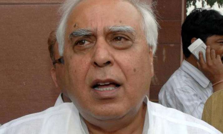 aakash 4 to cost only rs 3 999 kapil sibal