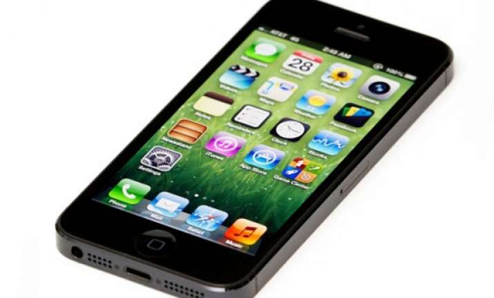 apple offering free battery replacement for select iphone 5