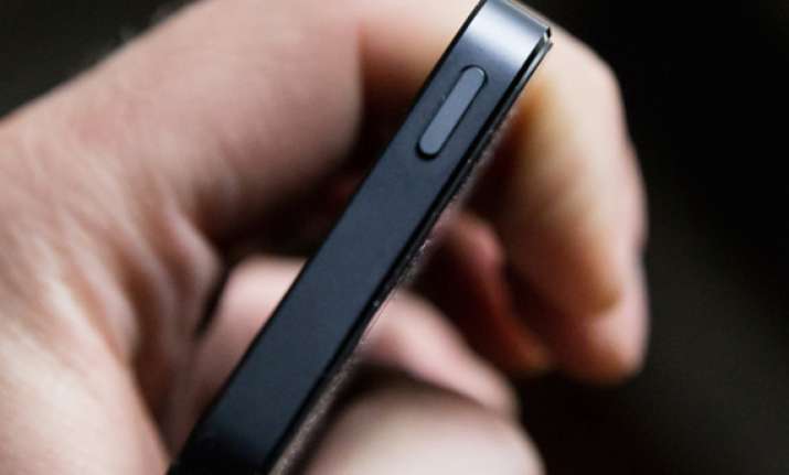 apple to replace broken iphone 5 sleep/wake buttons for free