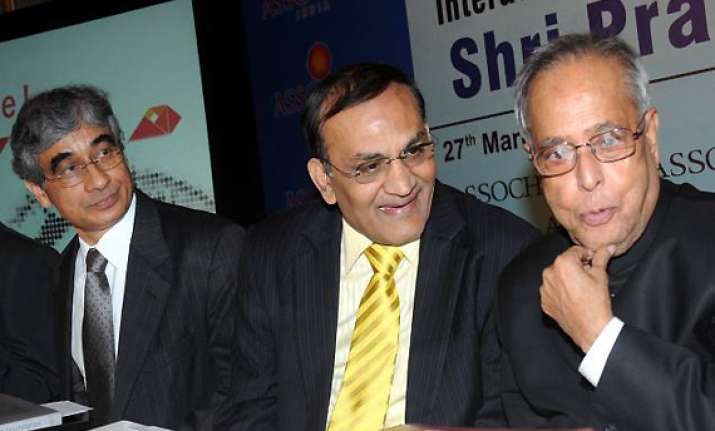 assocham prez dhoot for curbing fiscal deficit oil subsidy