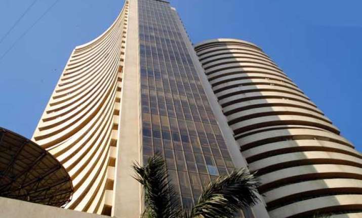 bse sensex regains 19k level jumps 293 points in early trade