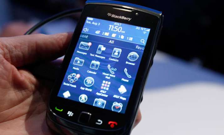 blackberry finally sets up server in mumbai