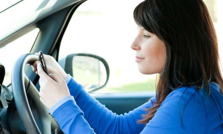 device that warns drivers from using mobiles while driving