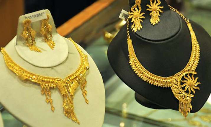 dhanteras pushes up gold by rs 100 silver by rs 300