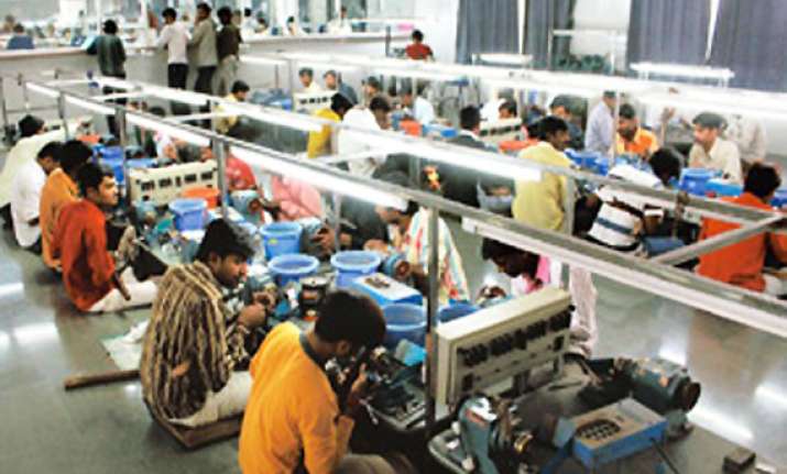 employees employers differ on rs 1 000 pension in epf scheme