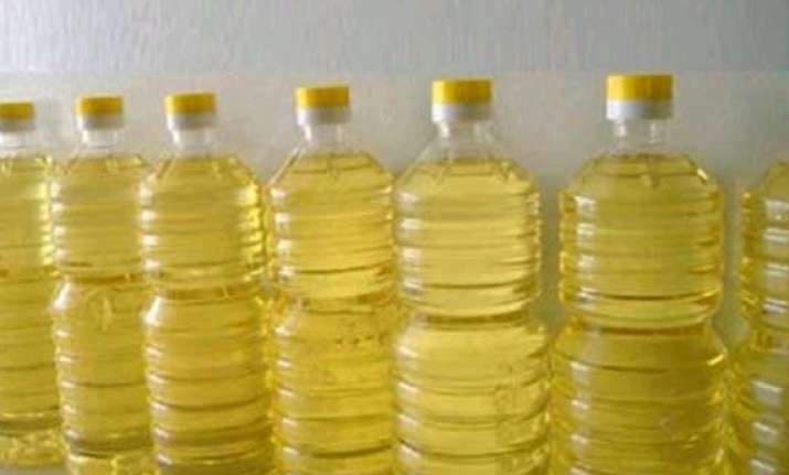 edible oils declines in sluggish trade