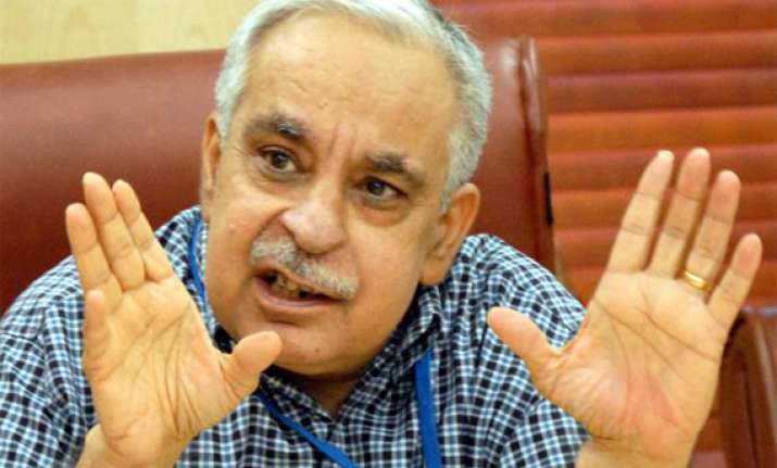 exports up 4.3 pc in feb imports grow by 20.6 pc