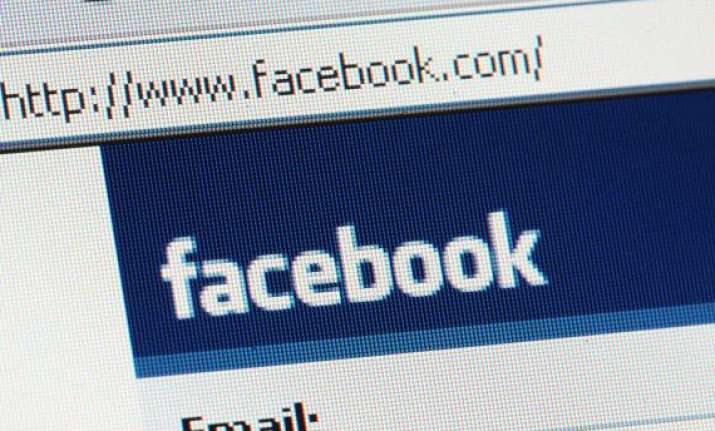 facebook to test mobile payments service