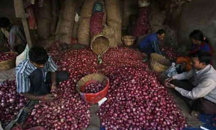 food minister seeks ban on onion exports before allowing