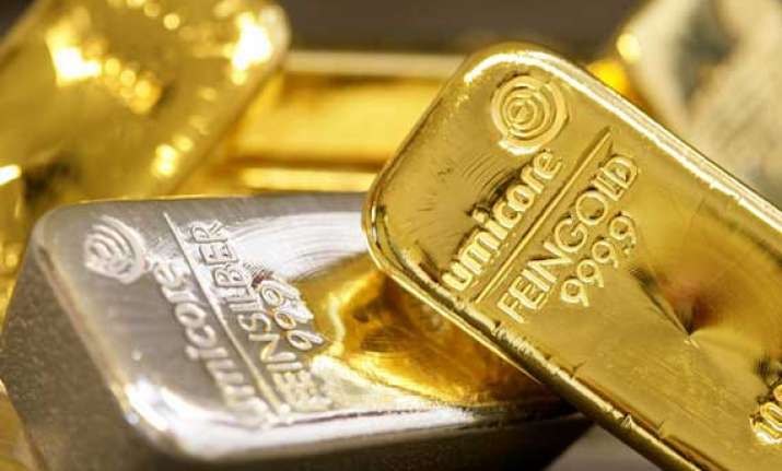 gold advances on retail support silver drops