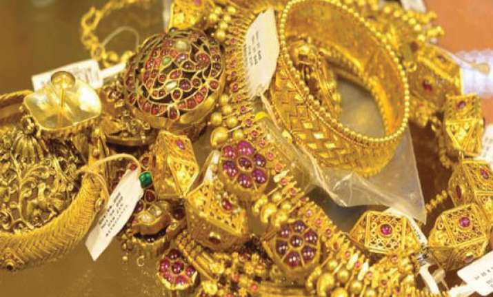 gold silver extend losses on sluggish demand global cues
