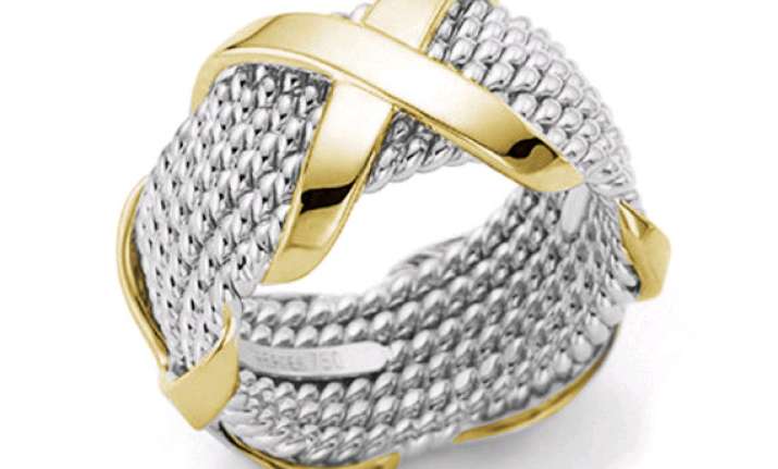 gold snaps six day gains down rs 130 on global cues