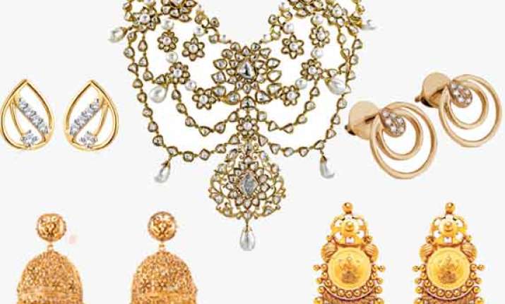gold snaps two day gains down rs 50 on weak global cues