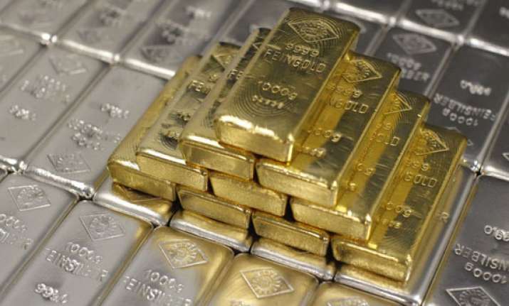 gold surges on firm global trend festive buying