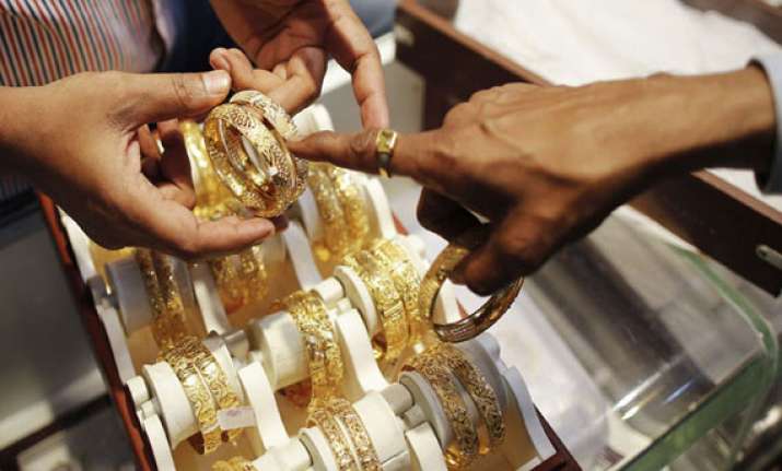 gold tumbles on profit selling lack of demand