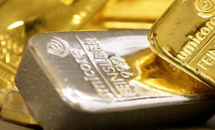 gold falls by rs 115 silver loses rs 400
