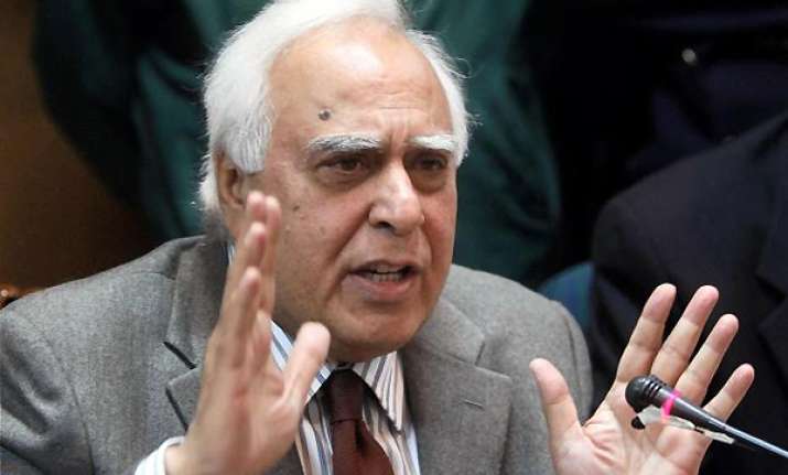 government to auction 4g spectrum this year says sibal