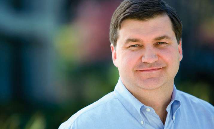hp shakes up management team todd bradley to take on