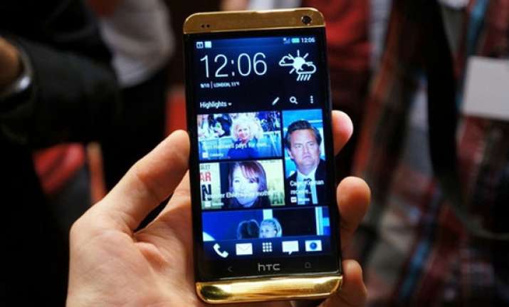 hands on with gold htc one see pictures