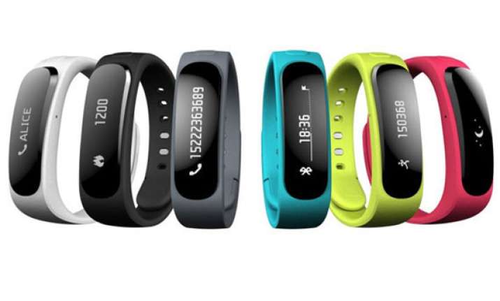 huawei unveils talkband b1 a fitness tracker that doubles