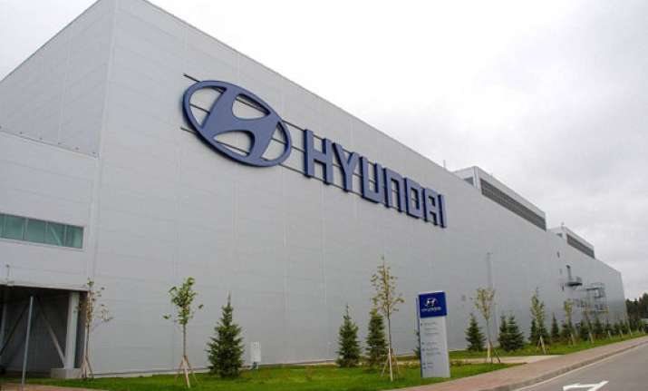 hyundai recalls 1.4 lakh suvs over airbag issue