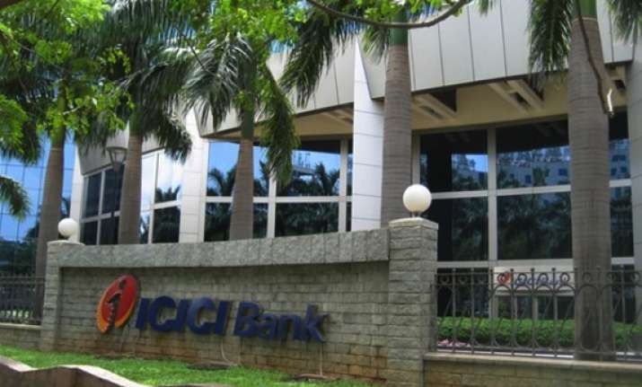 icici bank to pay customer rs 25k for freezing his account