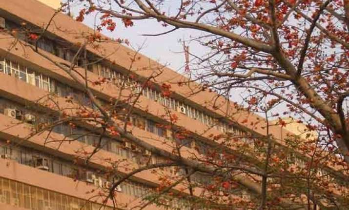 ed begins probe against a dozen online e retail firms