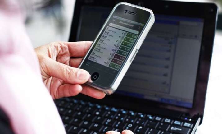 only 20 indians have access to internet 14 use smartphones